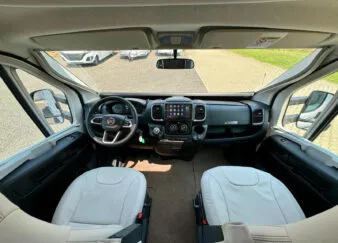 Pilote P746GJ Bron